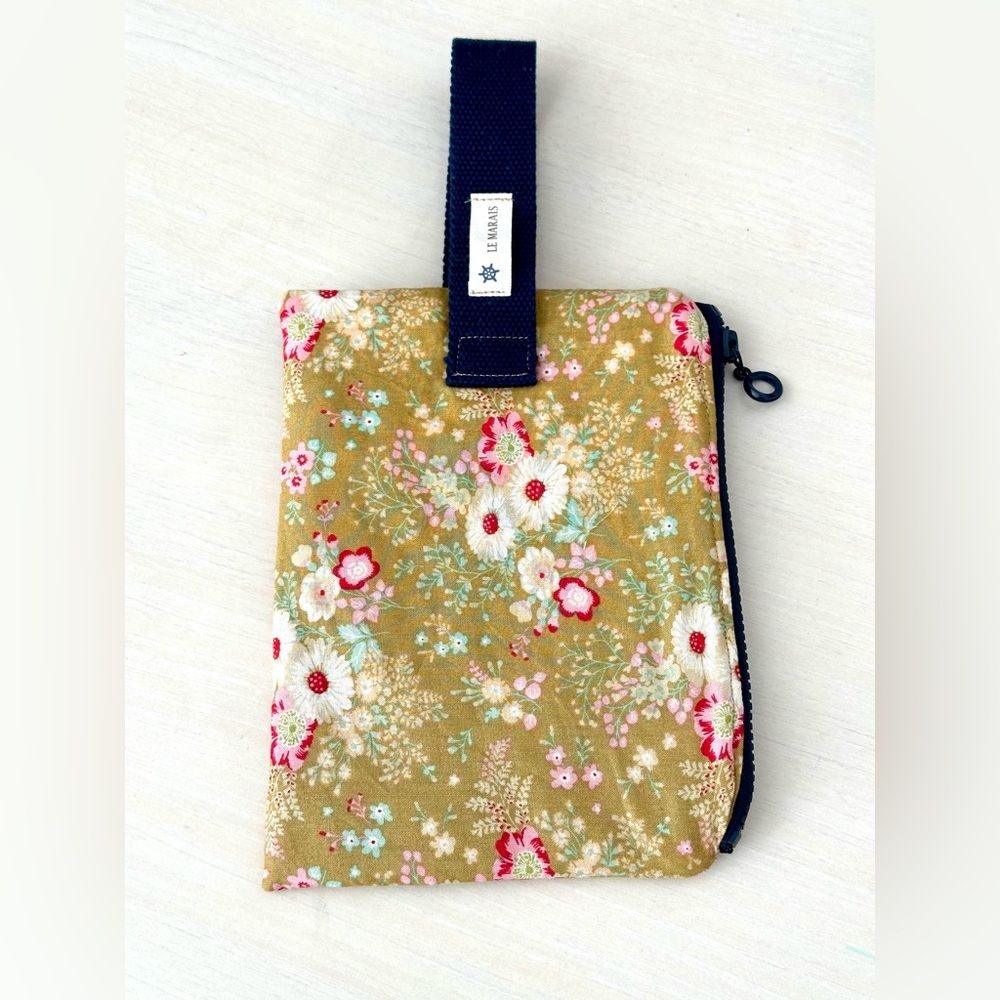 New/ One Handle Pouch